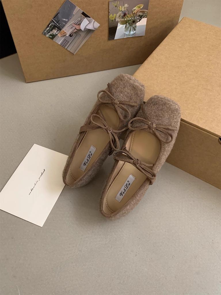 Version coréenne de chaussures en laine à nœud en laine à bout carré pour femmes printemps et hiver 2025 nouvelles chaussures Mary Jane polyvalentes à bouche peu profonde en velours