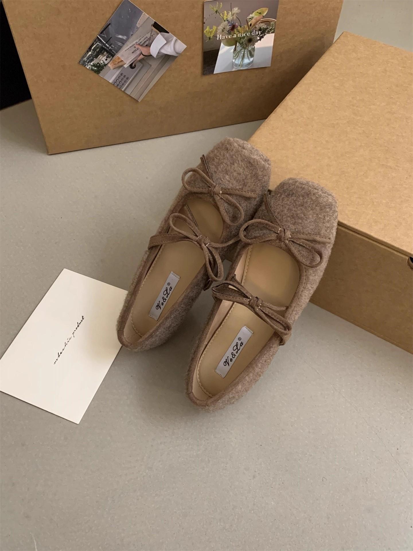 

Korean version of square head woolen bow wool shoes women s spring and winter 2025 new velvet shallow mouth versatile Mary Jane shoes 35