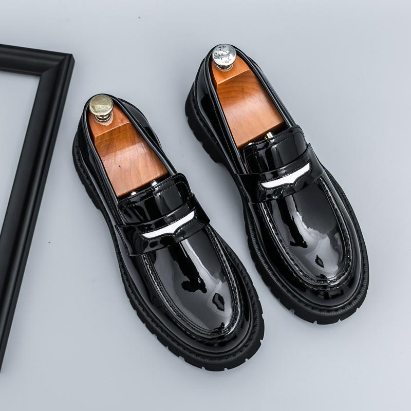 Bequeme lässige Herrenschuhe Frühling Sommer Neuer Stil Dicker Absatz Slipper Übergröße Modische Allround-Lederschuhe