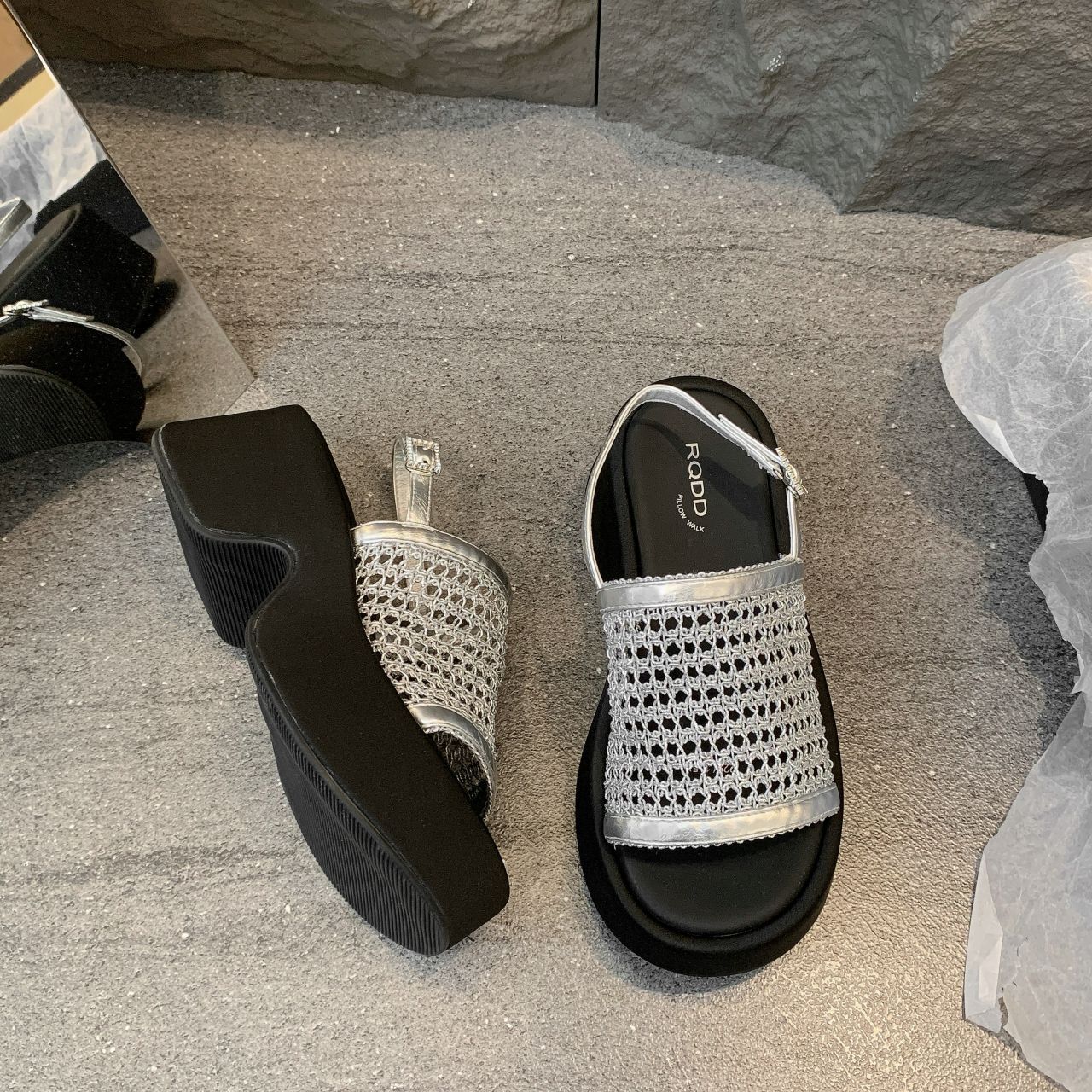 

French hollow fishing net breathable muffin Roman shoes women s 2025 new summer woven retro thick-soled wedge sandals 35 серебряный