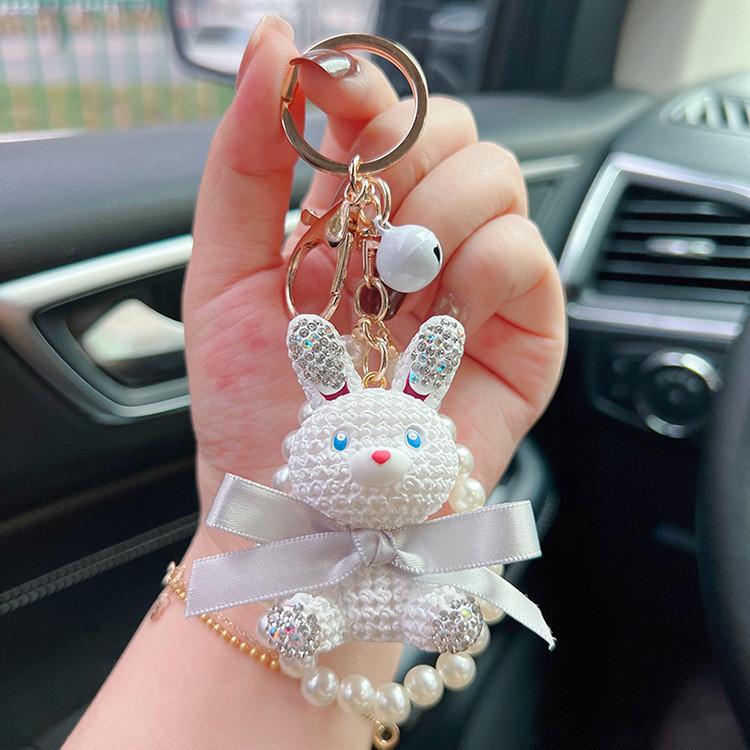 

Resin Cute Diamond Rabbit Keychain With Pearl Chain Cartoon Doll Bag Pendants білий