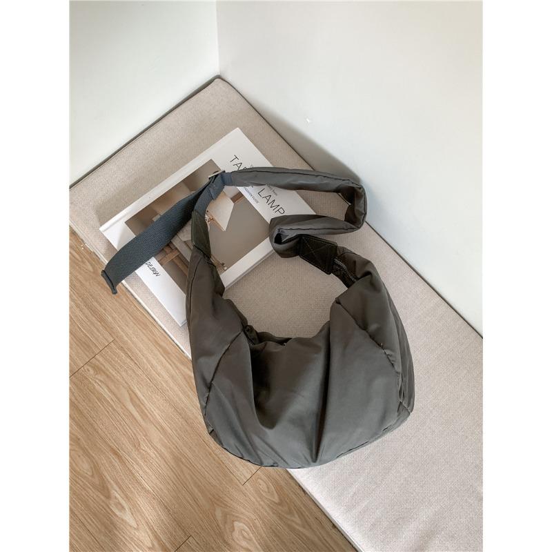 Large Capacity Nylon Shoulder Bag Women Casual Crossbody Sling Bag Lightweight Everyday Tote with Wide Adjustable Strap Crescent Bag