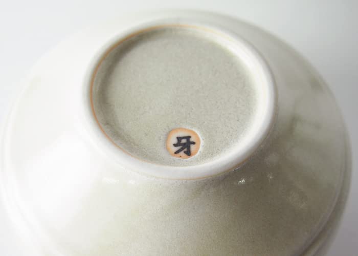 This White Slightly Yellowish In Measures In Diameter and Measures This Ivory Color Is What We Call It Can Be Used Not Only for Matcha But Also for