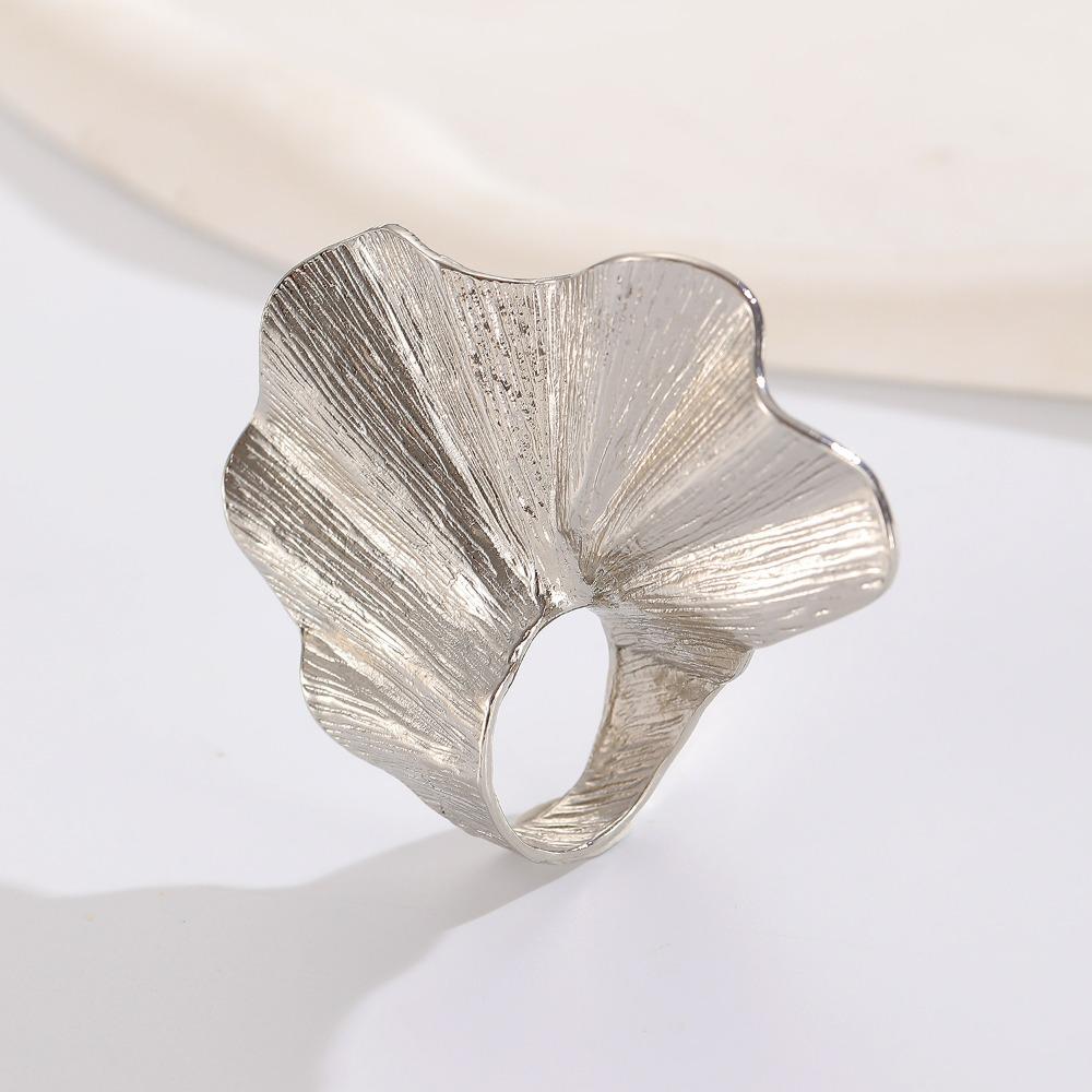 SUMENG New Ginkgo Leaf Ring for Women Men Classic Metal Pleated Personality Leaf Fan-Shaped Finger Ring Punk Fashion Jewelry