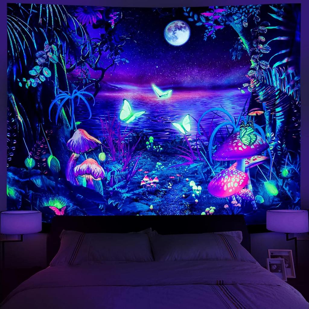 Arazzo Fantasy Forest con luce nera, arazzo estetico Moon, arazzo farfalla reattivo UV, arazzo Galaxy Space, da appendere alla parete per camera da letto e soggiorno