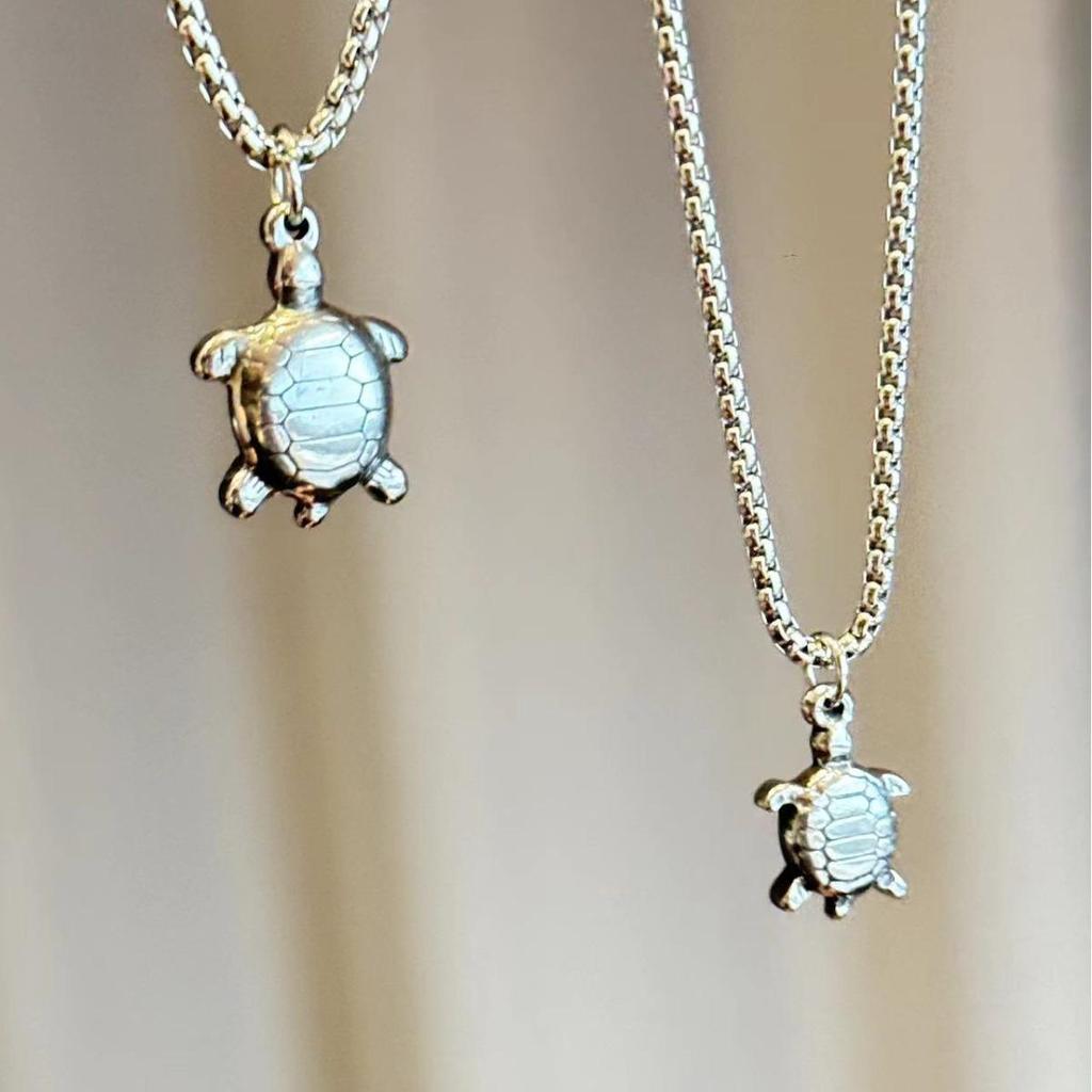 Trendy Men's Turtle Pendant Necklace: Versatile Titanium Steel Jewelry
