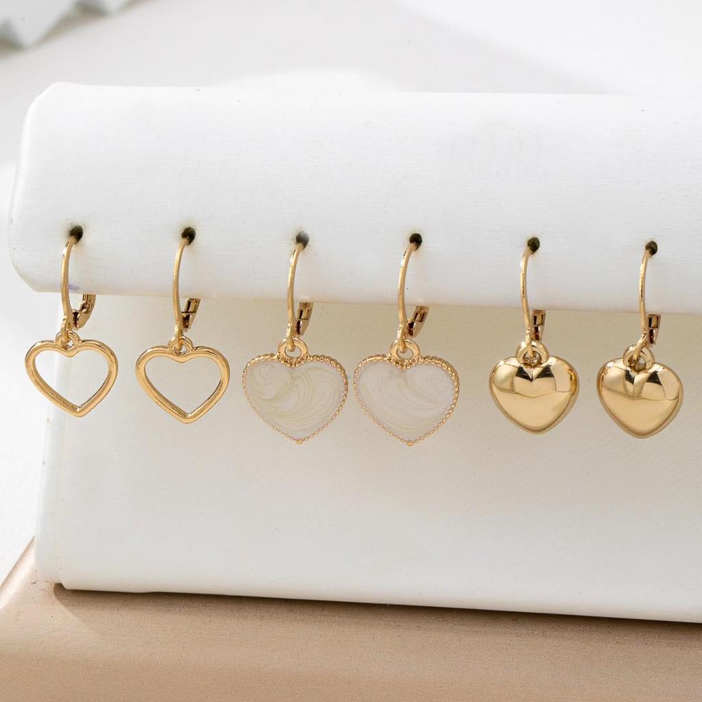 Gold 3D Heart Earrings for Women - Niche, Luxurious, Retro Studs, Internet Celebrity Style