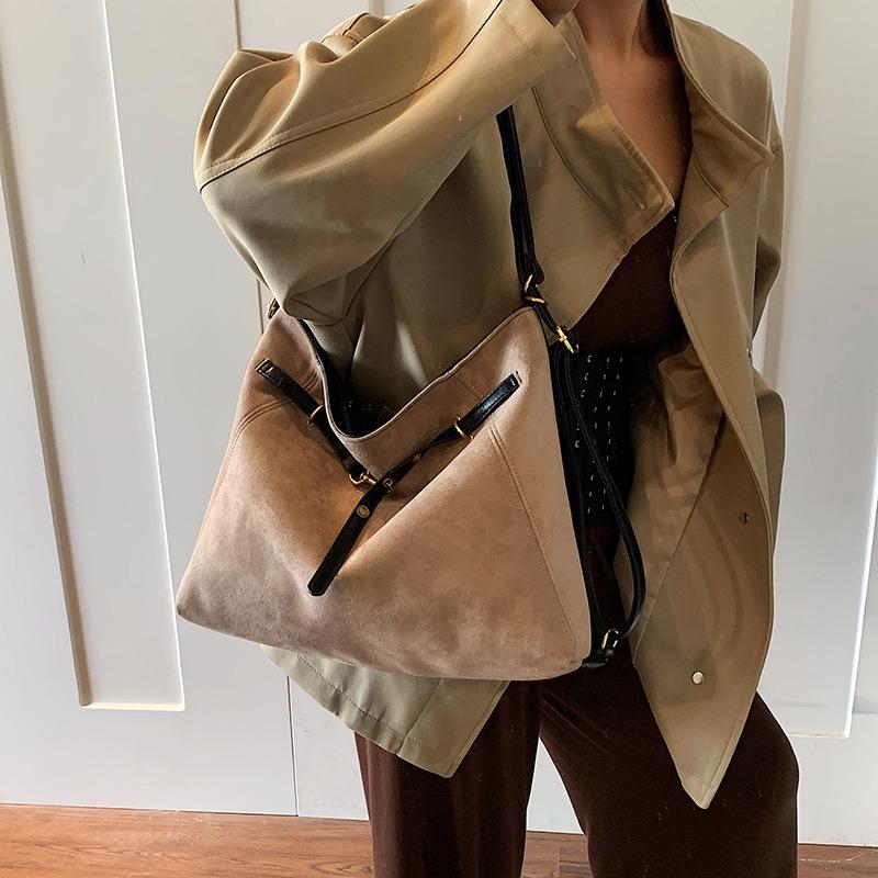 Retro bag women's large-capacity new autumn and winter shoulder messenger commuter tote bag backpack