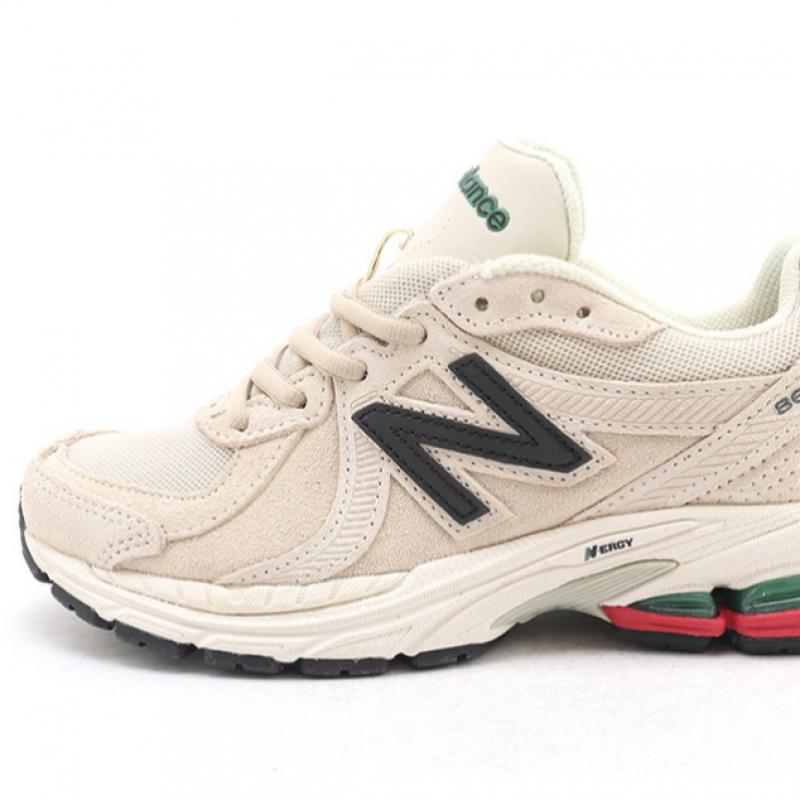 New Balance 860 Beige
