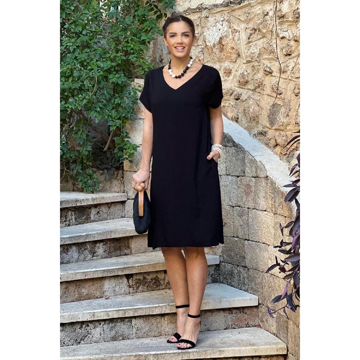 

Черное базовое платье из 100 % хлопка и вискозы с v-образным вырезом 38-40