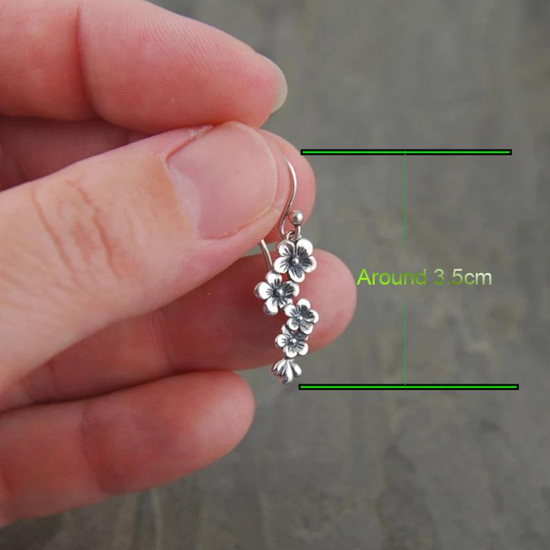 Exquisite Retro Daisy Earrings Women's Girls Ethnic Ancient Silver Flower Earrings New Bohemia