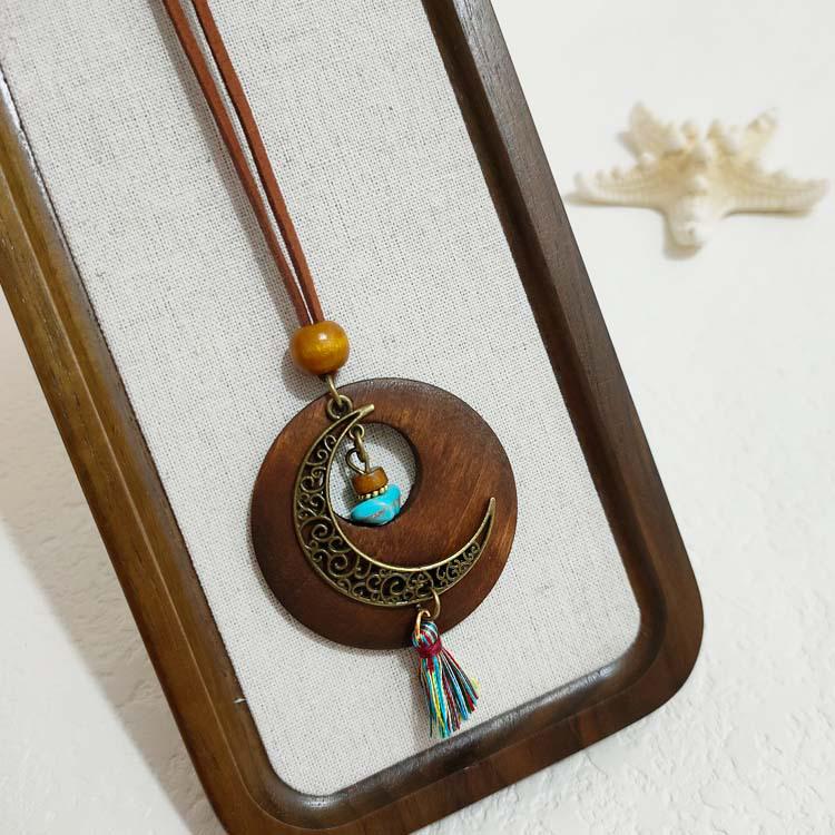 Retro Leather Rope Necklace with Wooden Alloy Pendant for Cotton and Linen Sweaters