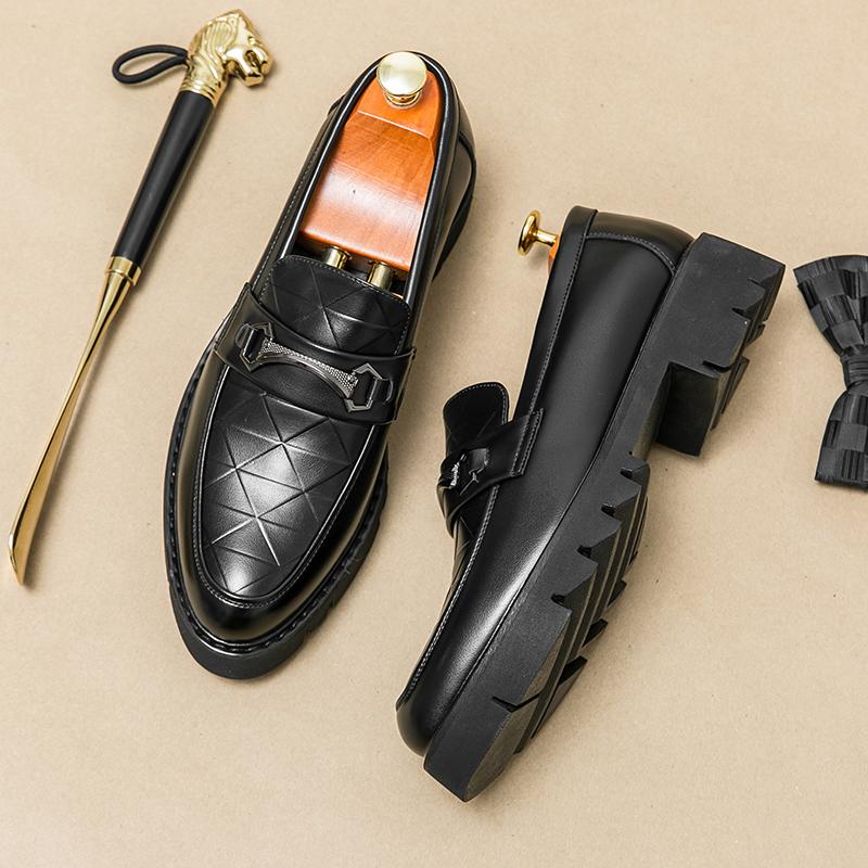 

Туфли лоферы с тисненым узором из ПУ, украшением в виде подковы, заостренным низким каблуком, удобные, деловые, формальные мужские туфли 44