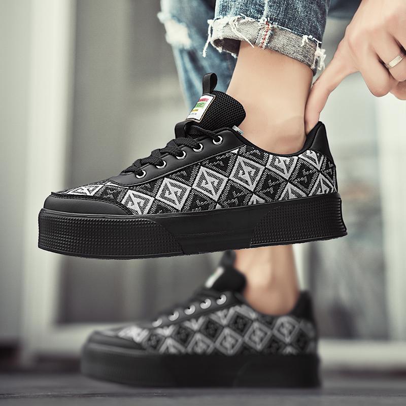 

Мужская обувь 2024 года, новые дышащие парусиновые туфли с принтом, мужская модная универсальная спортивная и досуговая обувь для сноуборда 39 чёрный