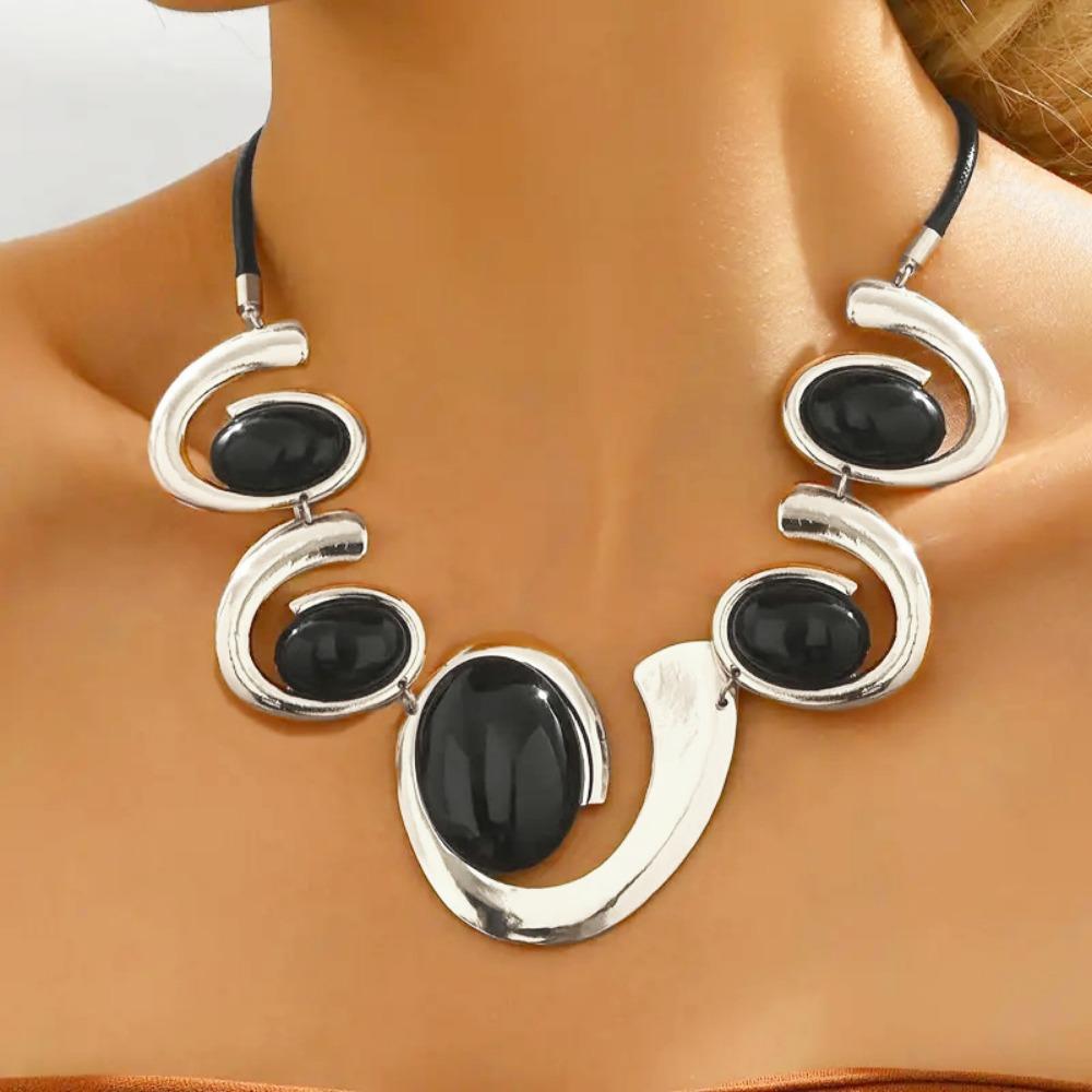 Retro Snail Necklace Exquisite Luxury Charm Women's Jewelry Exaggerated Personality Accessories