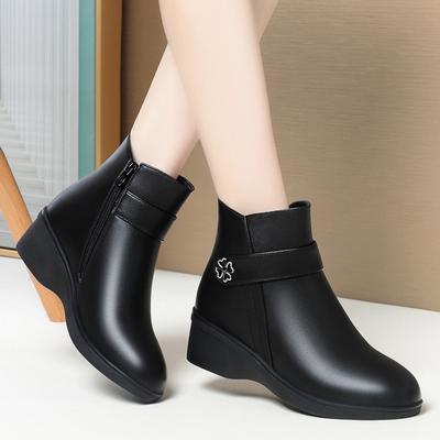 Scarpe da mamma con tacco inclinato stivali autunno e inverno, nuovi stivaletti a suola morbida in morbida pelle scarpe in pelle di velluto e scarpe di cotone da donna anziana