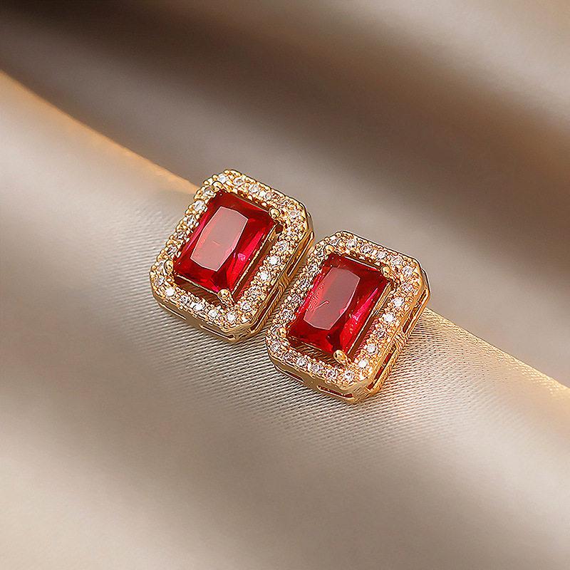 Retro Silver Needle Diamond Stud Earrings: Elegant European & American Style