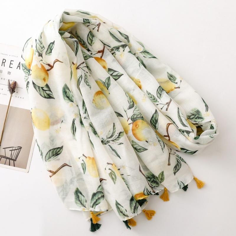 Lemon Tree Damen Eleganter Schal mit Zitronenbaum-Print und Quasten - Weiches Atmungsaktives Polyester-Tuch für, Strandurlaube & Freizeitaktivitäten, Leicht