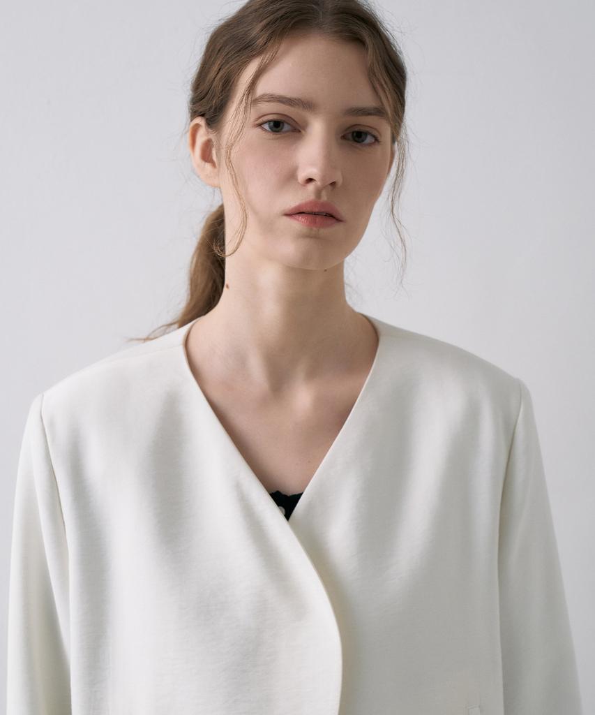 LAMEREI V-Neck Curved Short Jacket[Lmbfspjk110]-2Color