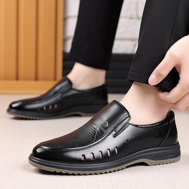 Leather sandals men's 2025 summer breathable hollow men's cool leather shoes middle-aged and elderly hole leather shoes 2025