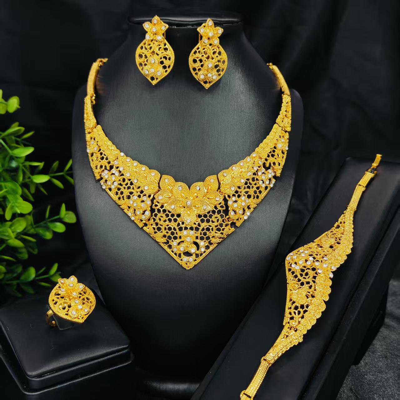 

Набор африканских женских ювелирных изделий из сплава с полными бриллиантами: Ожерелье, Браслет, Серьги, Кольцо 24k Gold Plated