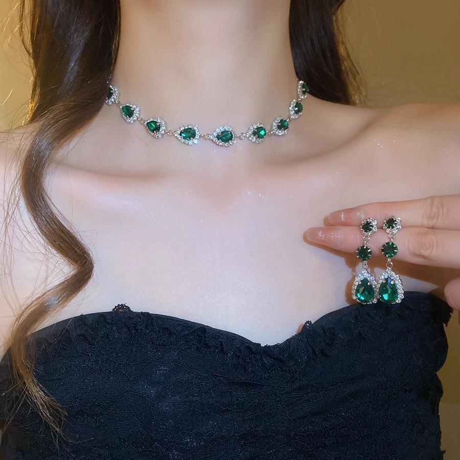 Elegante Conjunto de Joias Gota de Strass Estilo Francês: Colar e Brincos de Luxo para Mulheres