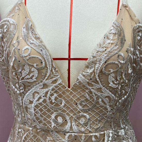 שמלת מקסי סקסית מנצנצת לנשים בסגנון בת הים ללא שרוולים עם מחשוף וי עמוק ושסע גבוה, שמלת בודיקון תחרה פרחונית פורמלית לערב ומסיבה