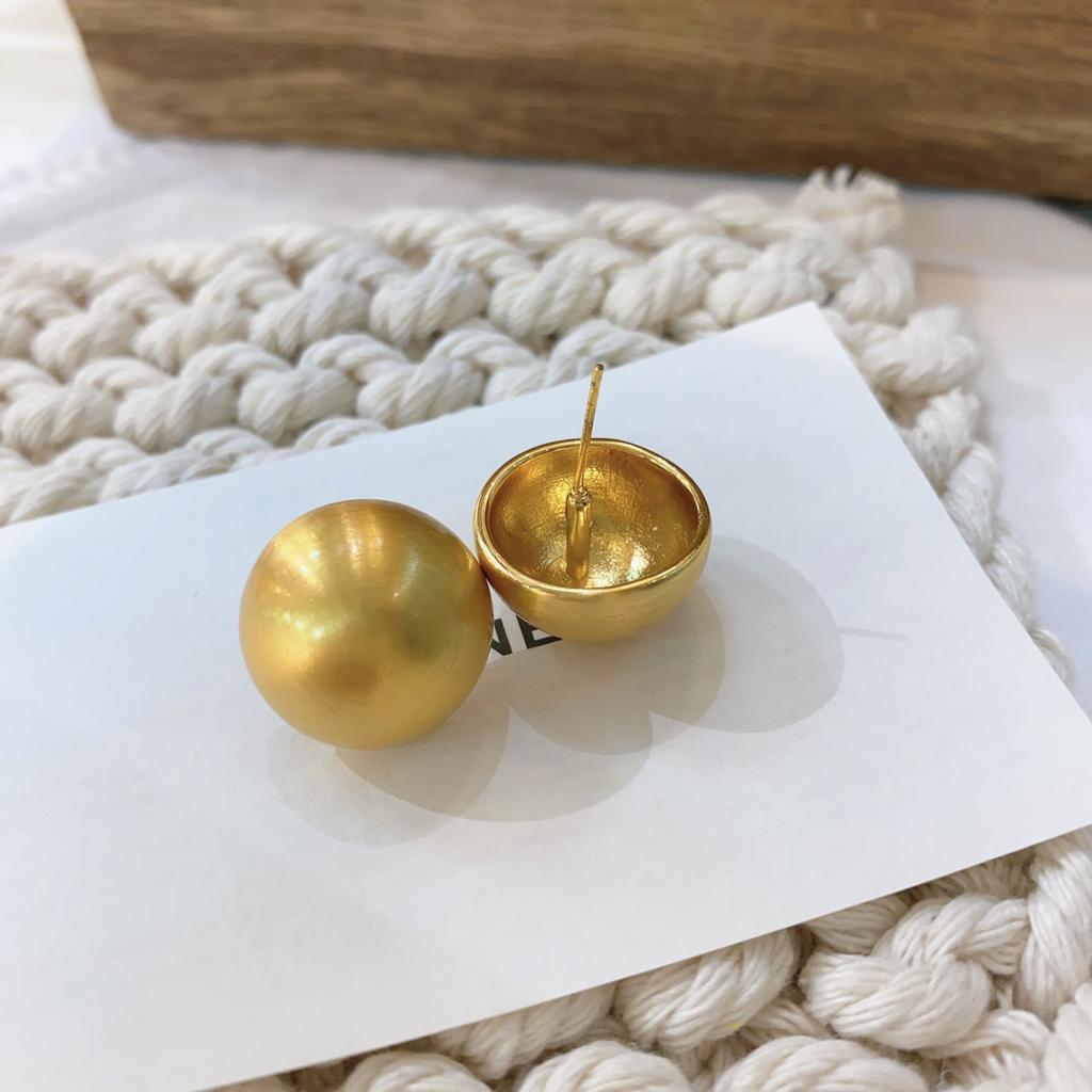 Exquisite Metall Gebürstet Matt Kugel Ohrstecker Für Damen Pendeln Senior Temperament Einfache Und Vielseitige Ohrringe