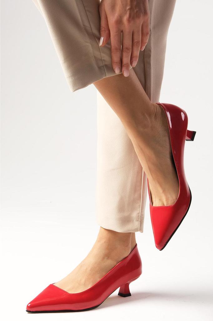 Damenmode-Klassiker-High-Heels-Carmen-rote Lackleder-Schuhe mit niedrigem Absatz