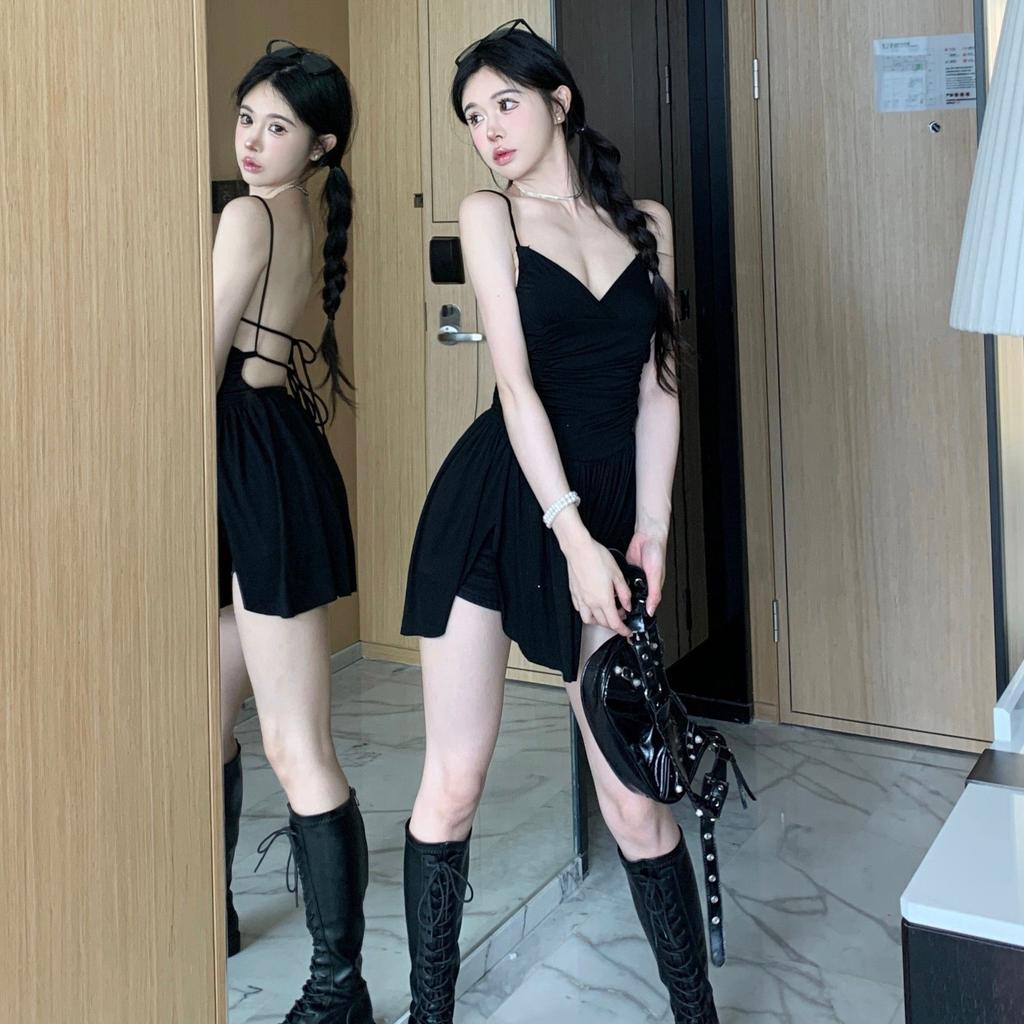 Black halter strap V-neck ballet skirt women's summer vacation sexy niche pleated suspender split culottes