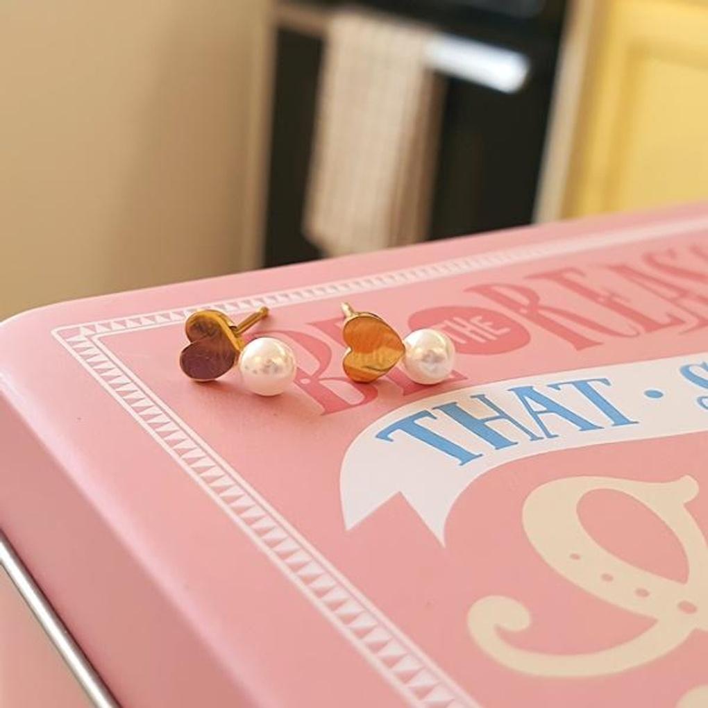 Women's Petite Heart Stainless Steel Pearl Earrings (Mini Mini)