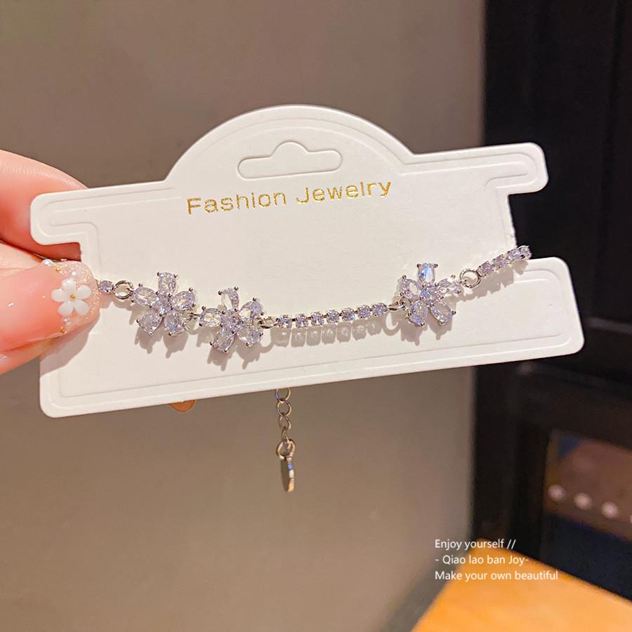 Floral Zircon Pendant Bracelets For Women With Elegant Copper And Plastic Material