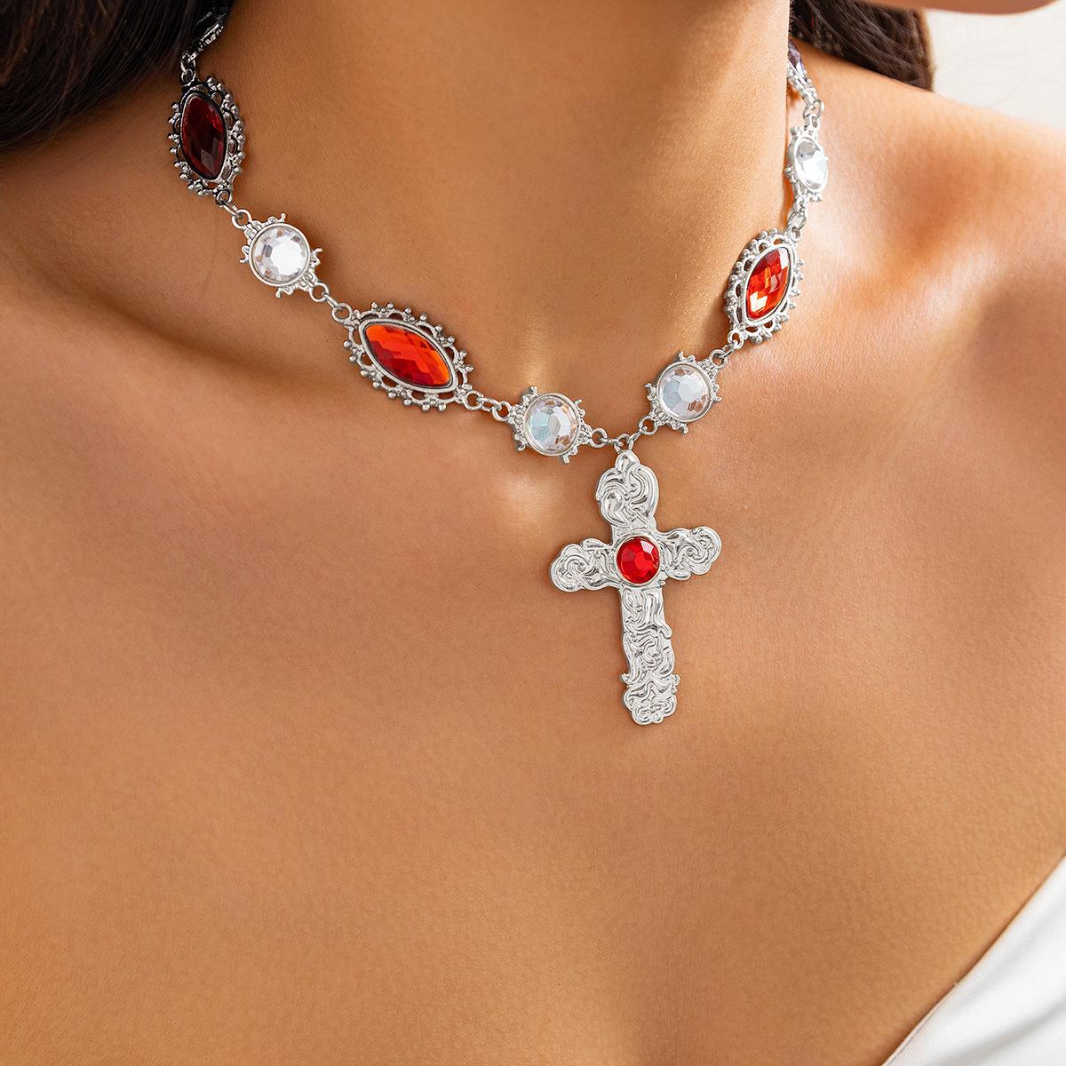 

«Європейсько-американське транскордонне намисто в палацовому стилі з червоним самоцвітом»