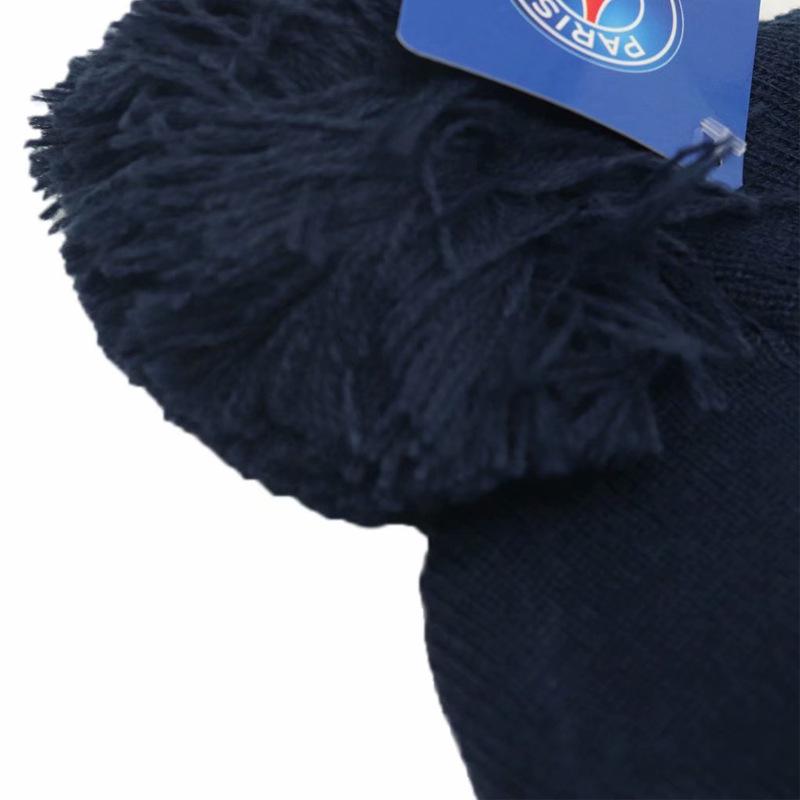 Paris Chelsea Arsenal Real Madrid Juventus Strickmütze mit Bommel - Gesticktes Ball-Logo, Quasten und Winterwärme für Fans