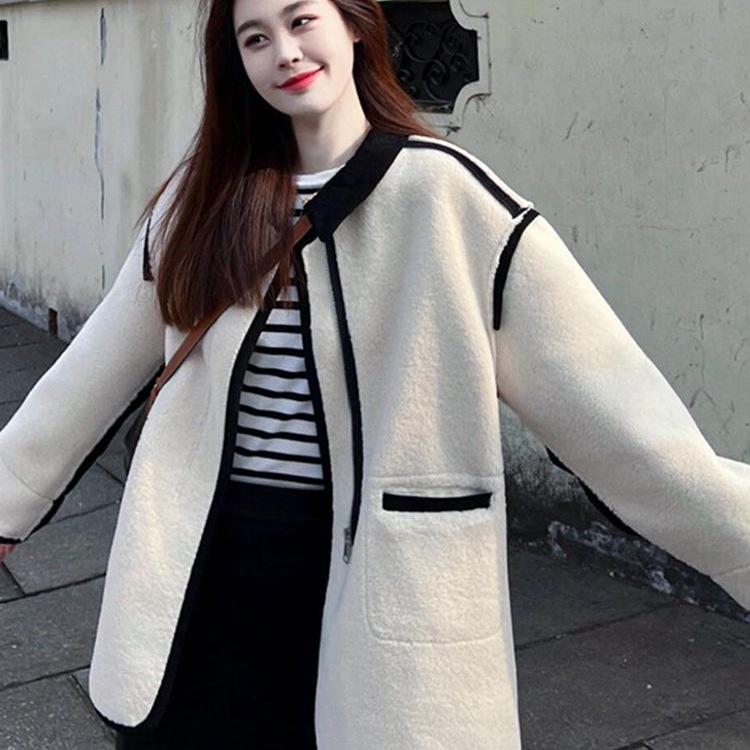 2025 Winter Chic Women's White Lambswool Patchwork Coat