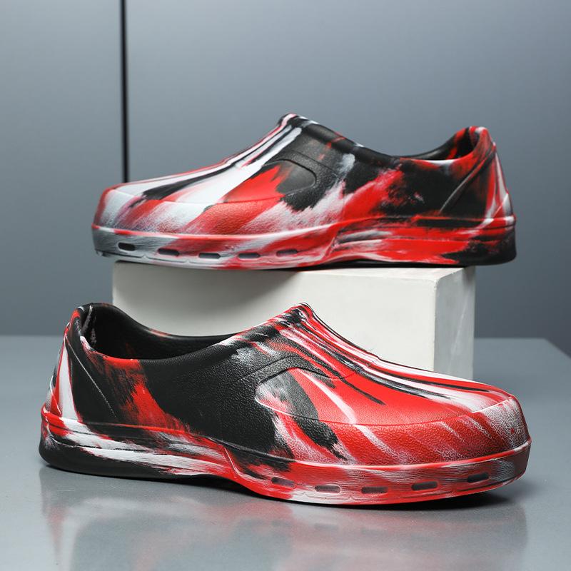 Men's Low Top Graffiti Rain Shoes Thick Sole Non Slip Round Toe Slip On Lightweight Waterproof Wear-Resistant Kitchen Work Shoes