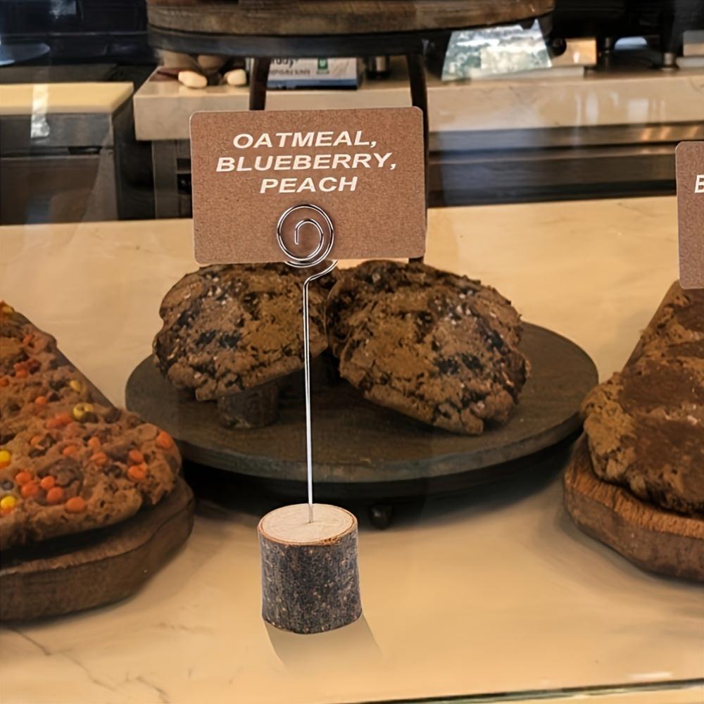 10ks dřevěných stojánků na karty s vířivým drátem a 10ks kraftových karet Rustikální stojánky na čísla stolků stojánky na jmenovky stojánky na svatební hostinu kartičky na jídlo štítek