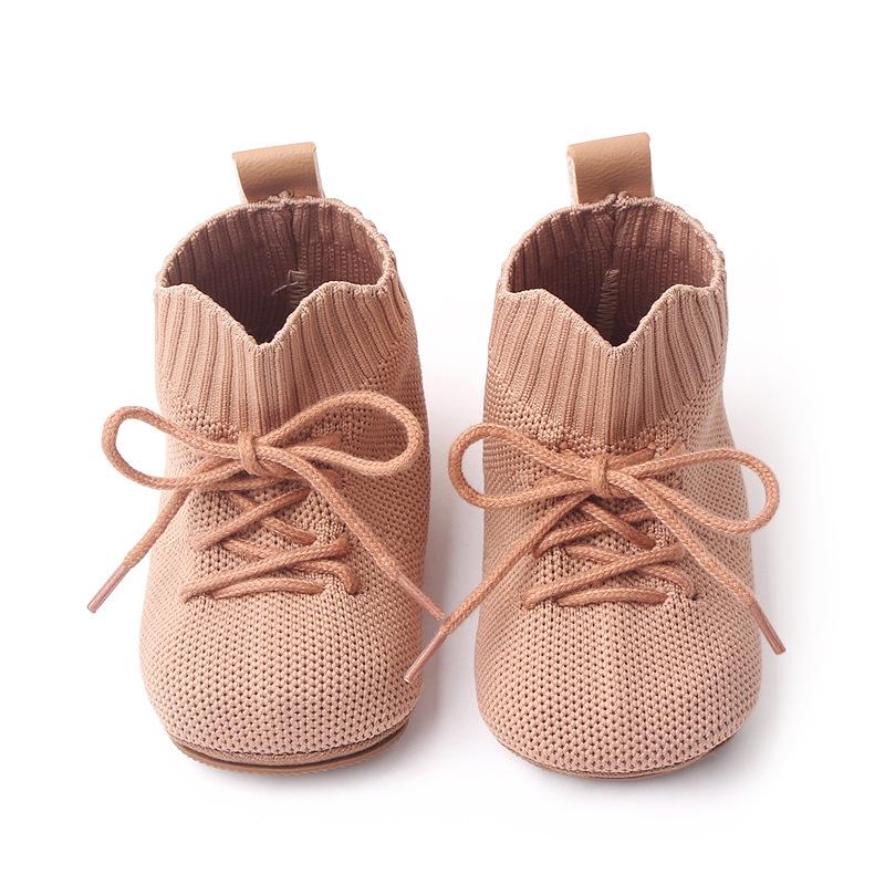 Adorables botas de punto para bebé, niño y niña, zapatos de cuna tejidos, lindas zapatillas antideslizantes de dibujos animados para bebés que recién comienzan a caminar.