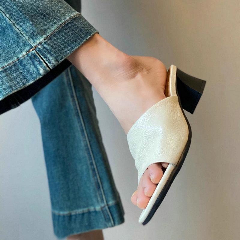 Fashion Slippers For Women's Summer Casual Thick-Heeled Black Slippers New Style Comfortable Home Footwear Fashionable And Stylish