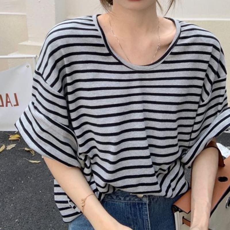 Striped Short Sleeved T-shirt for Women Summer Hong Kong Style Retro Design Loose and Slimming Top