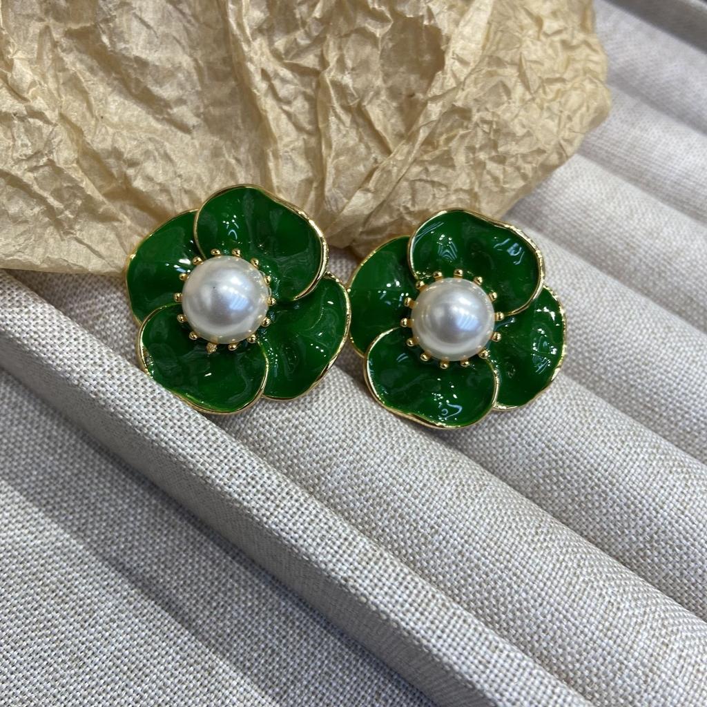 Temperament Sweet Retro Camellia Stud Earrings Women'S French Light Luxury Fashion Earrings Green Dripping Flower Earrings