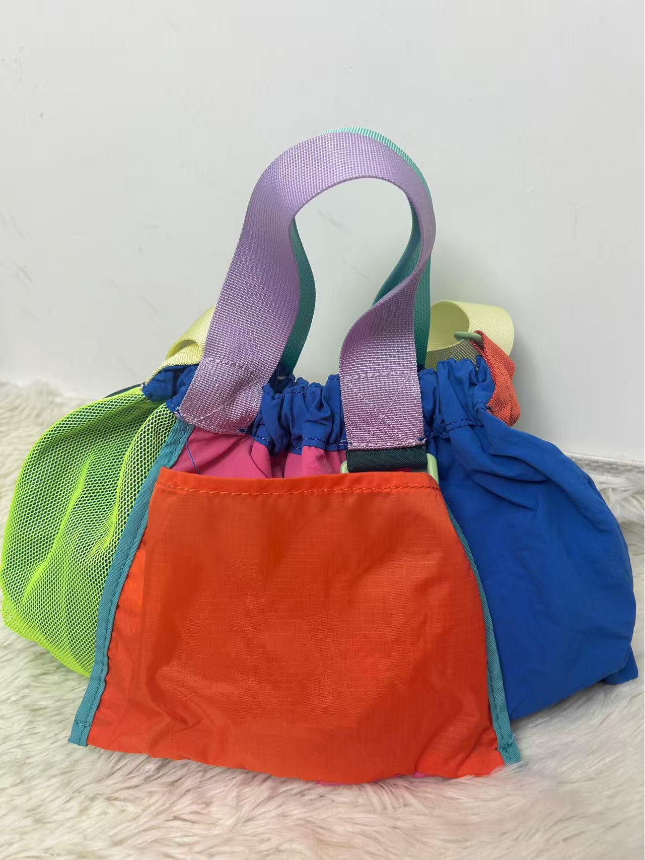 CKKUI Сумка-пельмень с цветными блоками: Нишевый дизайн, складная дофаминовая сумка через плечо и кроссбоди, Сингапур.