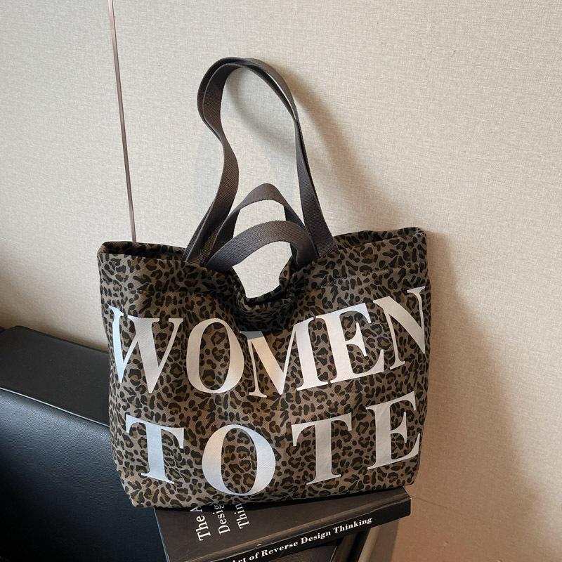 2025 Autumn New Foreign Style Fashion Casual Large Capacity Bag Trend Niche Design Women's Shoulder Tote Bag