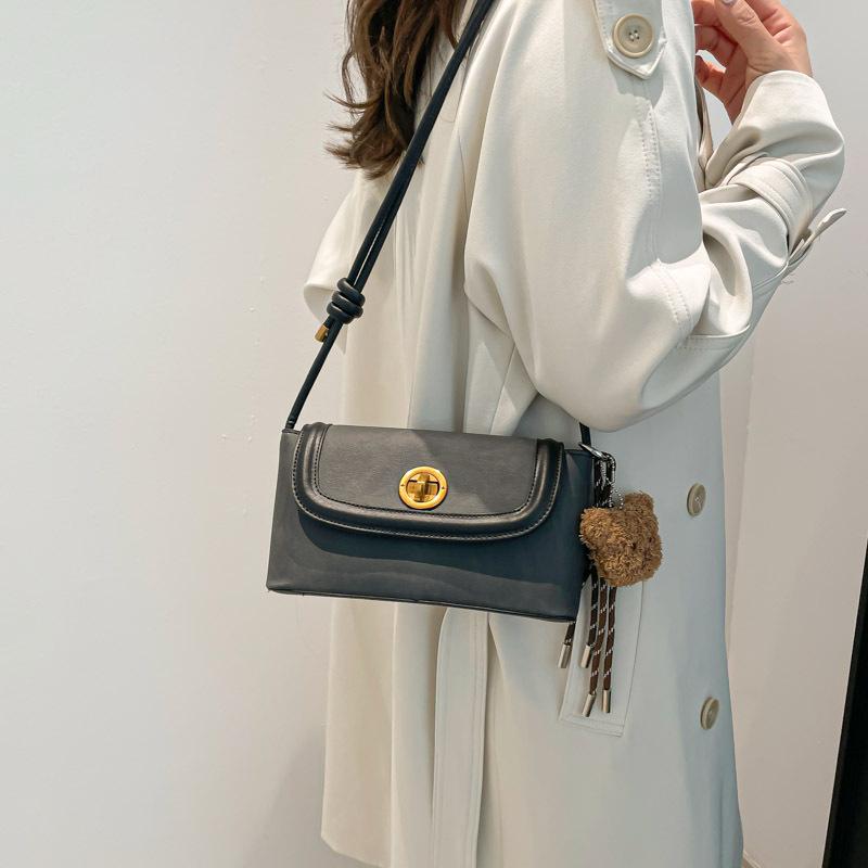 Underarm bag women's 2025 autumn models autumn and winter exquisite shoulder crossbody small bag small square bag fashion trend