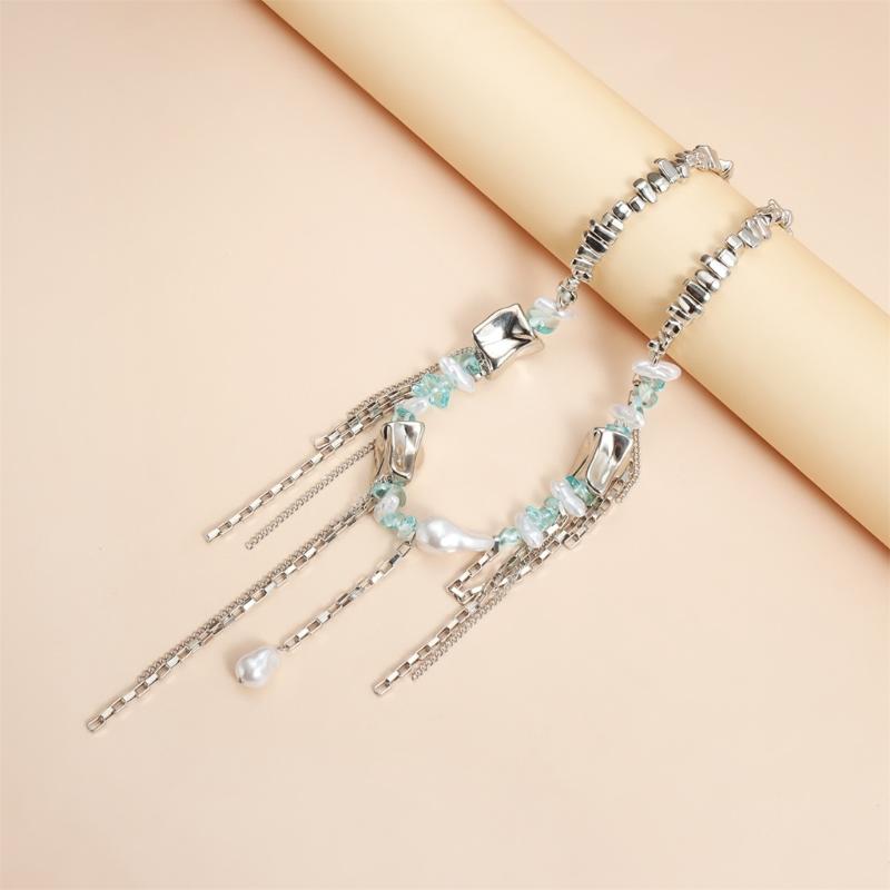 Artistic Short Clavicle Necklace Featuring Geometric Plastic Beads And Movable Tassels Decoration Fashion Neckwear