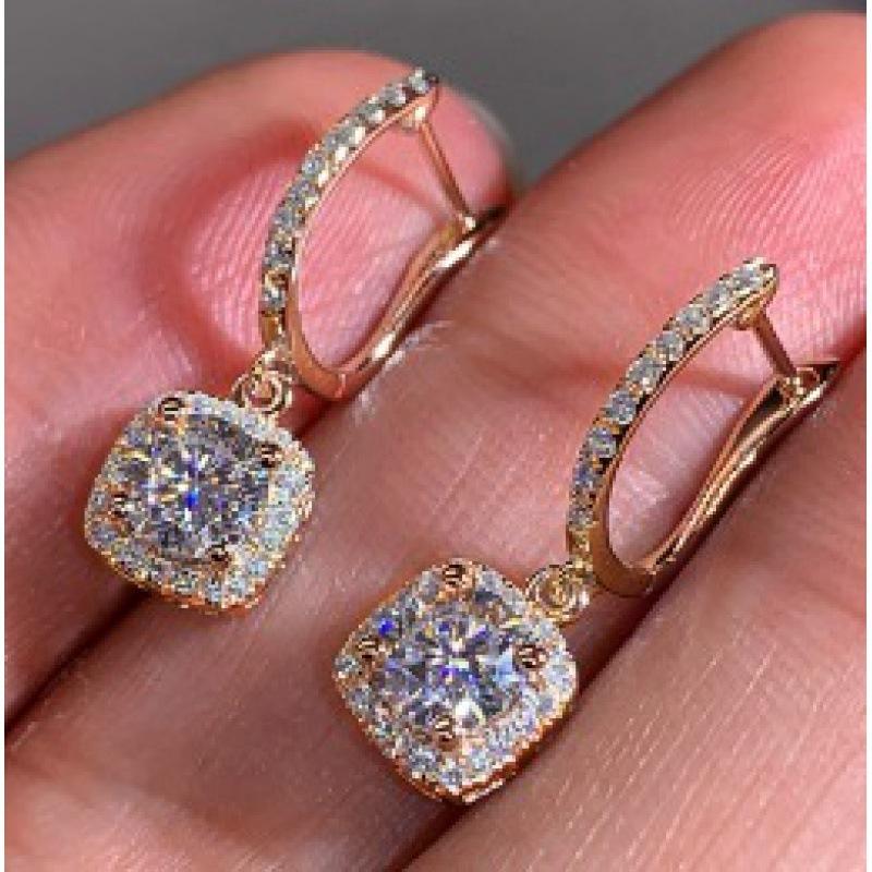 

Green Sky is popular in Europe, America and other popular hot-selling micro-inlaid zircon versatile full diamond ear buckle inlaid sapphire blue