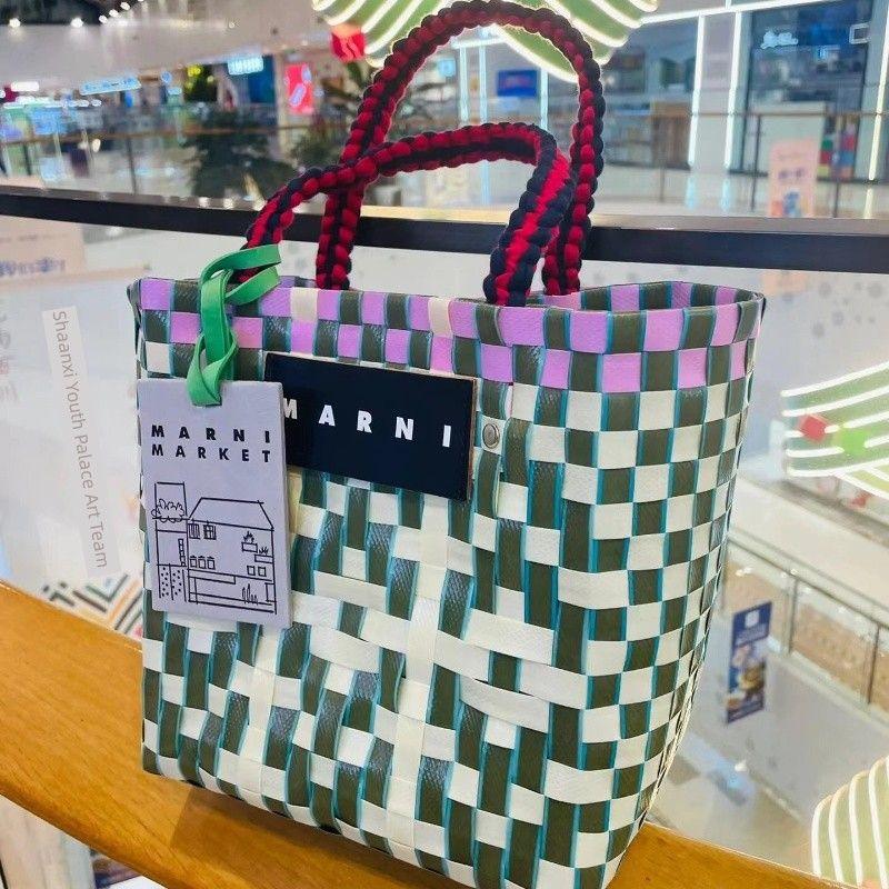 

Marni Плетеная сумка-корзина для овощей Европейская и американская сумка-ведро Пляжная водонепроницаемая защита окружающей среды Большая вместимость Фото сокровище Мамина сумочка Cloth handle white and green