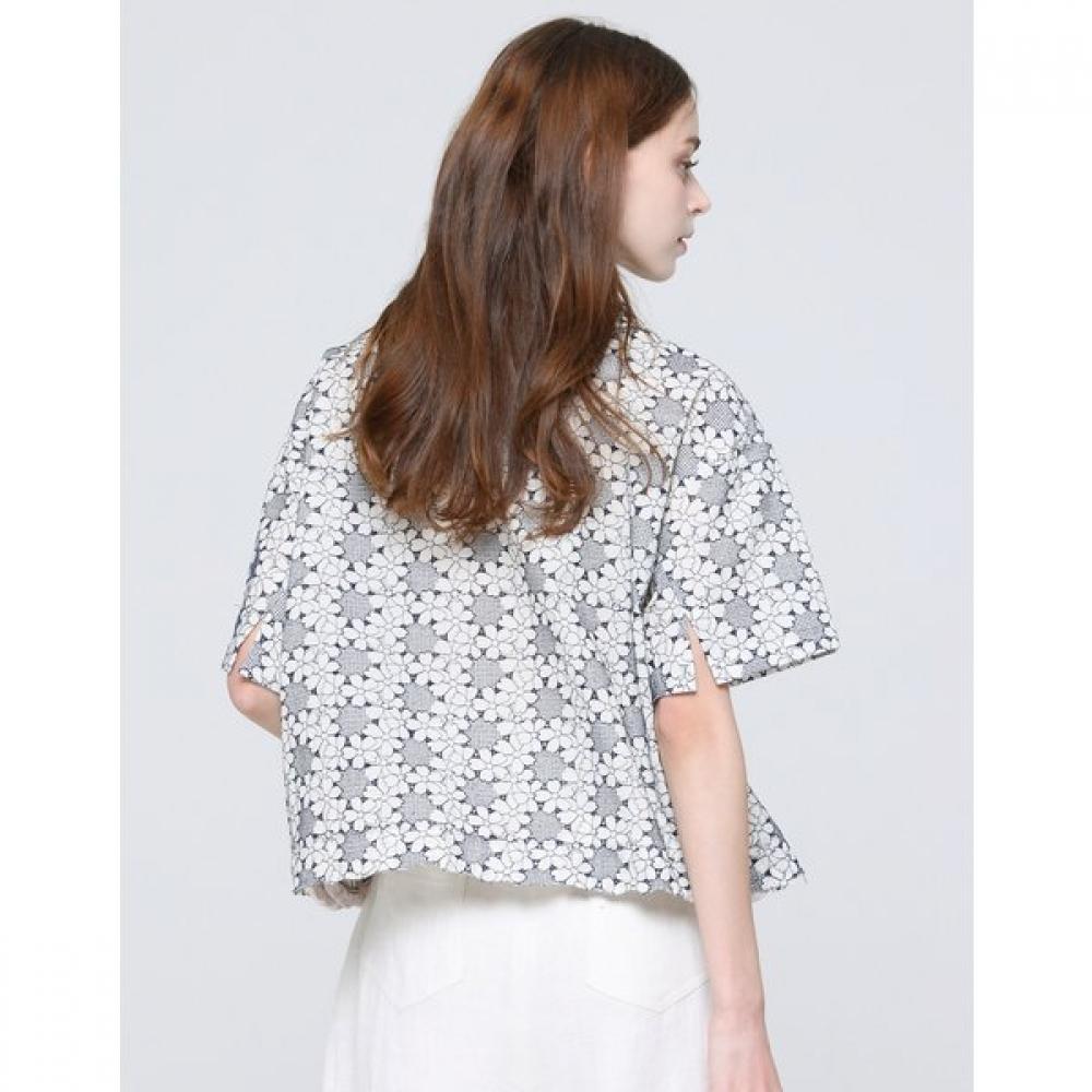 Son Jung Wan Flower Embroidery Pocket Blouse Zbl6262300