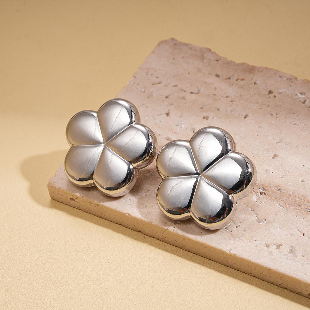 Cold wind glossy flower steel needle earrings simple commuter earrings environmentally friendly earrings