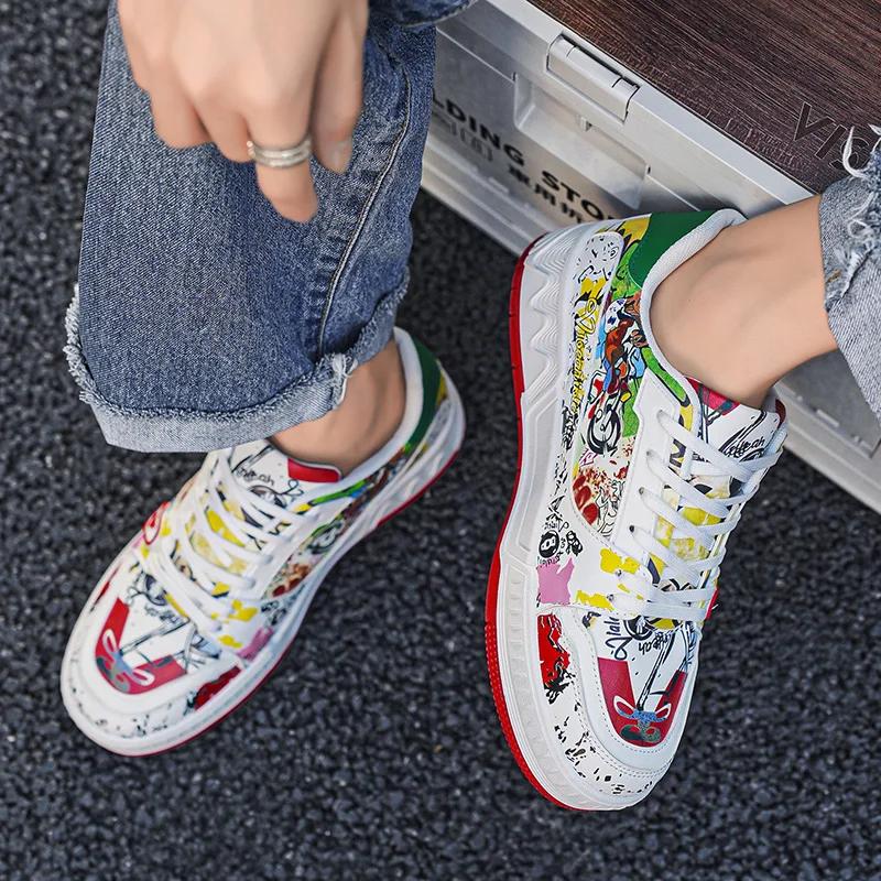 2024 Neueste Graffiti Color Blocked Herren Casual Sportschuhe Modische und Vielseitige Herren Leder Board Schuhe Größe 39-44